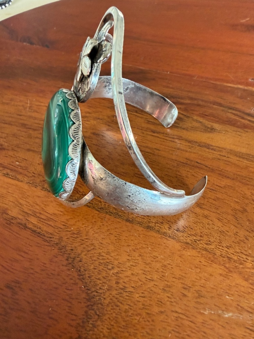 Signed By Navajo Artist Bill Kirkham Sterling Silver Cuff with Malachite - Picture 4 of 12